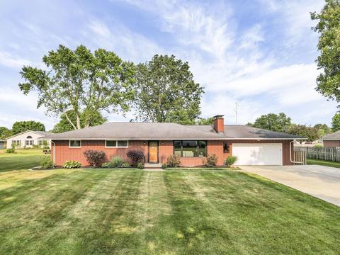 82 Valley View Dr, Newark, OH 43055