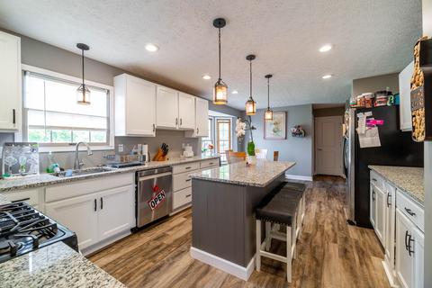 1347 Kellerman Ct, Columbus, OH 43228 photo 10