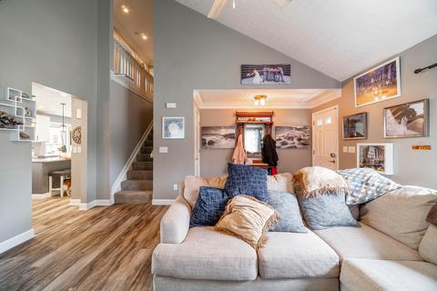 1347 Kellerman Ct, Columbus, OH 43228 photo 8
