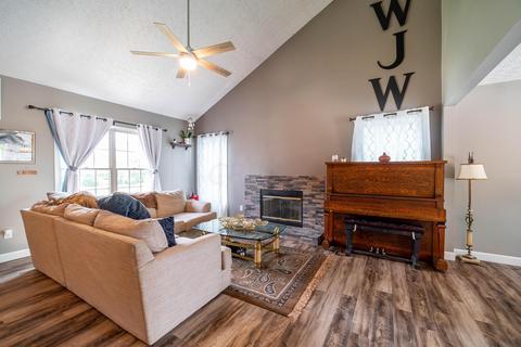 1347 Kellerman Ct, Columbus, OH 43228 photo 7