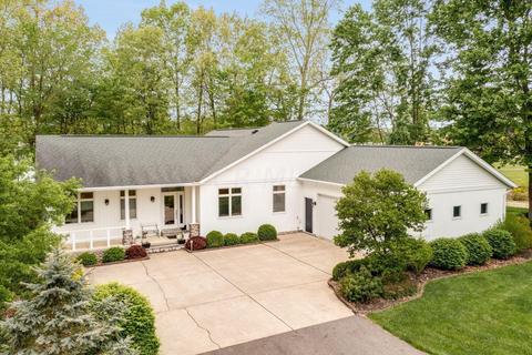 3831 Apple Valley Dr, Howard, OH 43028