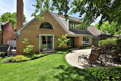 697 Wesley Ct, Worthington, OH 43085