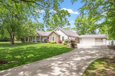 102 Firestone Dr, Delaware, OH 43015