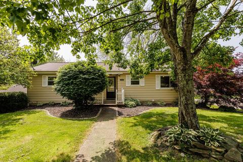 222 Sherwood Dr, Zanesville, OH 43701
