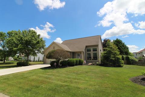 7737 Pinehill Rd, Lewis Center, OH 43035