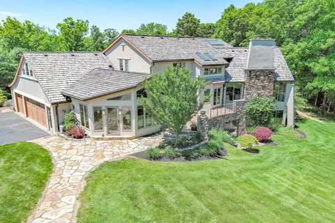 7525 Perry Rd, Delaware, OH 43015