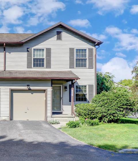 7994 Lakeloop Dr, Westerville, OH 43081