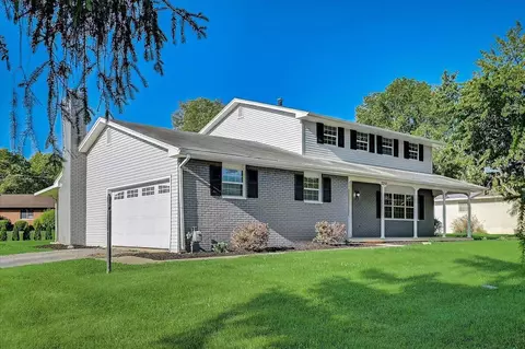2255 Berry Hill Dr, Grove City, OH 43123