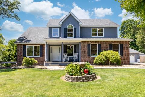 25 Waters Edge Dr, Hebron, OH 43025