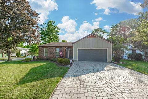 2081 Fox Hollow Dr, Columbus, OH 43228