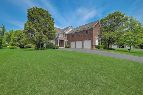 8429 Maple Leaf Ct, Powell, OH 43065