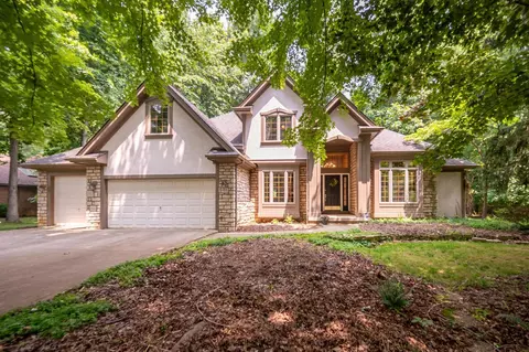 6619 Blackhawk Cir, Westerville, OH 43082