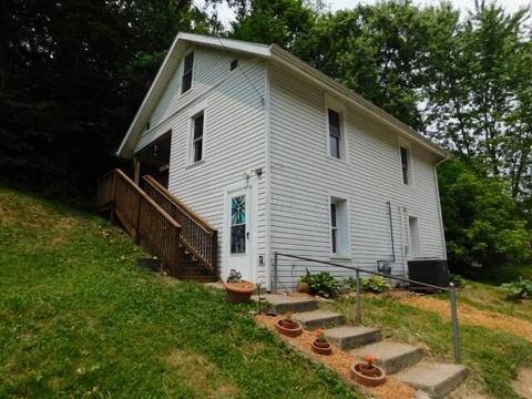 573 West St, Logan, OH 43138