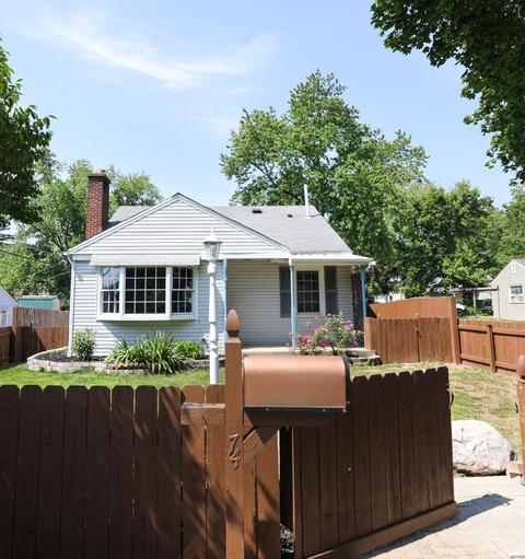 74 E Alcott Rd, Columbus, OH 43207