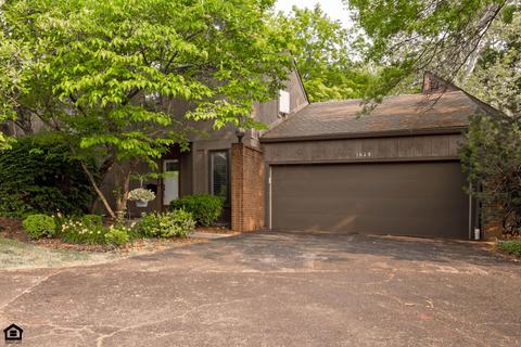 1623 Coppertree Ln, Columbus, OH 43232