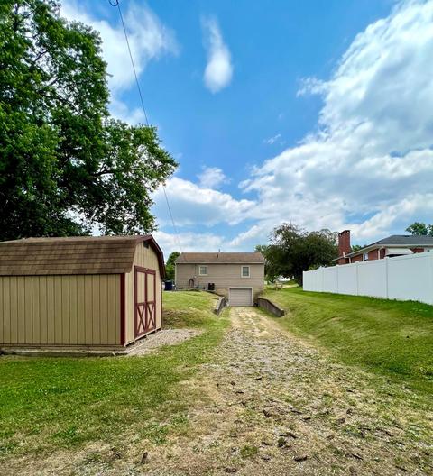 583 Beacon Rd, Newark, OH 43055