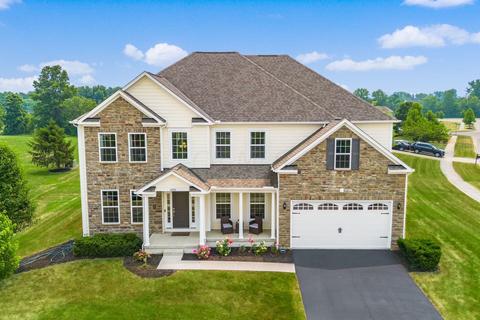 2290 Alum Crossing Dr, Lewis Center, OH 43035