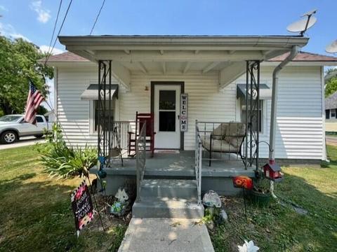 208 W Front St, New Holland, OH 43145