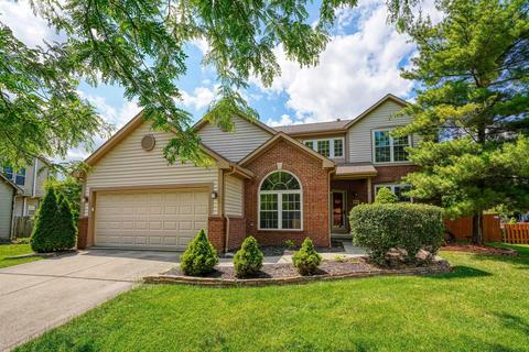 899 Cove Point Dr, Columbus, OH 43228