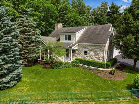 890 Poppy Hills Dr, Blacklick, OH 43004
