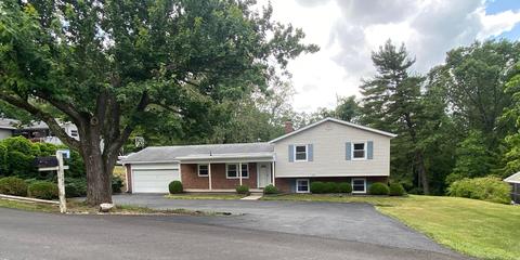1363 N Howell Dr, Newark, OH 43055