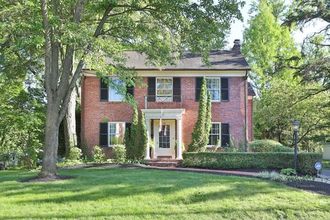 141 E South St, Worthington, OH 43085