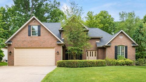 910 Southeast Ct, Zanesville, OH 43701
