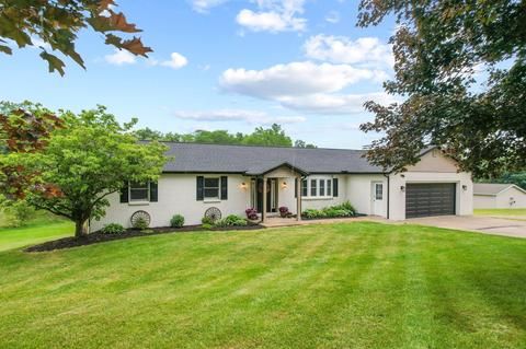 3890 Dillon Falls Rd, Zanesville, OH 43701