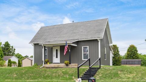 216 W Main St, Somerset, OH 43783