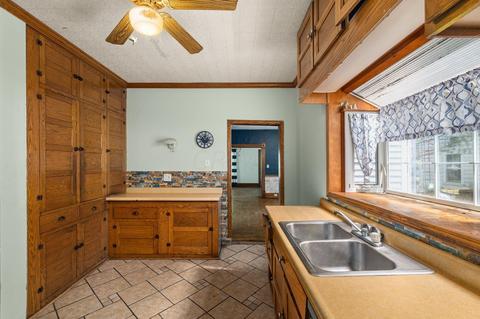 413 W Pearl St, Willard, OH 44890 photo 4