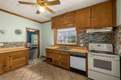413 W Pearl St, Willard, OH 44890 photo 3