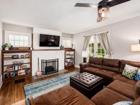 156 E Pacemont Rd, Columbus, OH 43202 photo 5