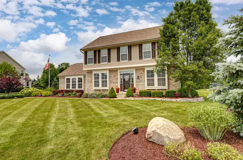 1689 Adena Pointe Dr, Marysville, OH 43040