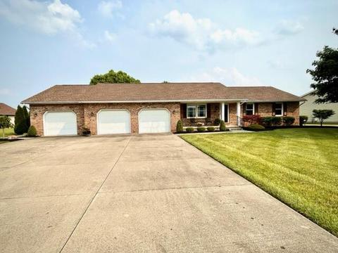 1513 Greensview Ln, Washington Court House, OH 43160