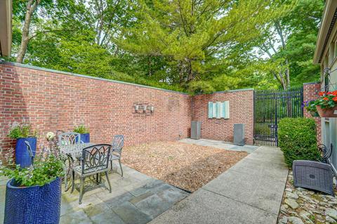 2707 Lear Rd, Columbus, OH 43220 photo 2