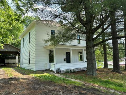 44 Braun St, Glouster, OH 45732