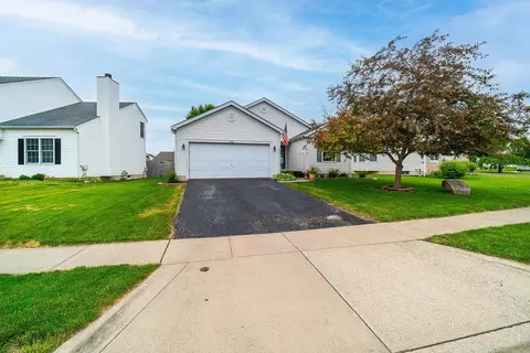 7348 Emerald Tree Dr, Canal Winchester, OH 43110