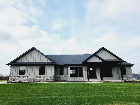 4780 S Edinbergh Dr, Zanesville, OH 43701