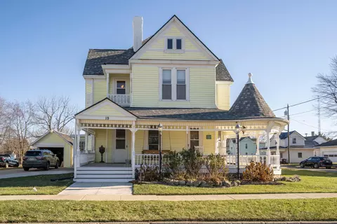 19 E High St, Jeffersonville, OH 43128