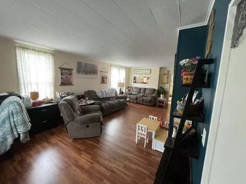 595 E Hunter St, Logan, OH 43138 photo 7