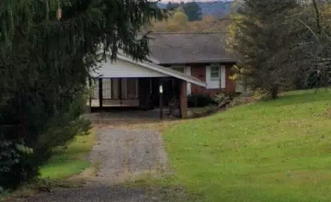 61864 Sampson Rd, Cambridge, OH 43725