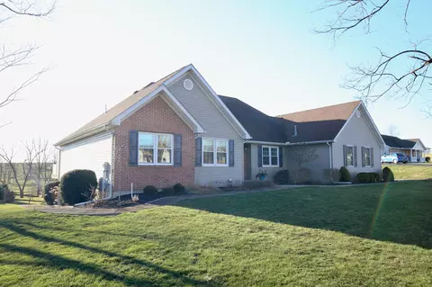 335 Lake Rd NE, Lancaster, OH 43130