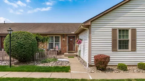 3536 Chesapeake Dr, Zanesville, OH 43701