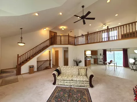 1010 Mueller Dr, Reynoldsburg, OH 43068