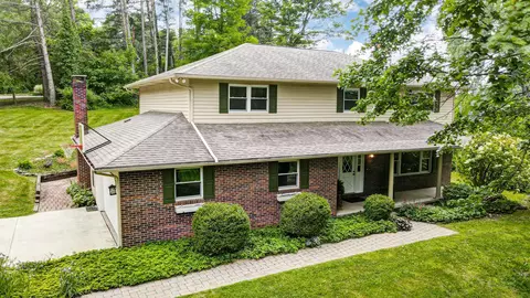 122 Spruce Dr, Granville, OH 43023