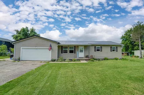 2325 Leitnaker Rd NE, Pleasantville, OH 43148
