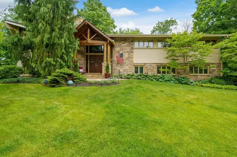 2137 Castle Crest Ct, Worthington, OH 43085