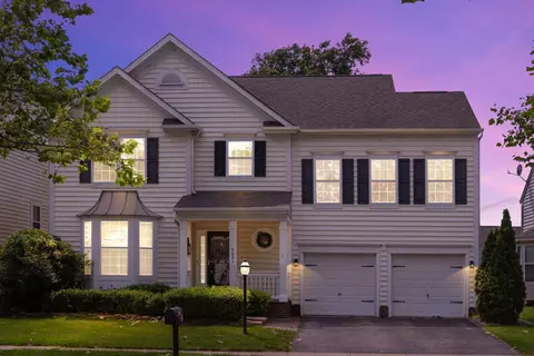 5681 Sugarwood Dr, New Albany, OH 43054