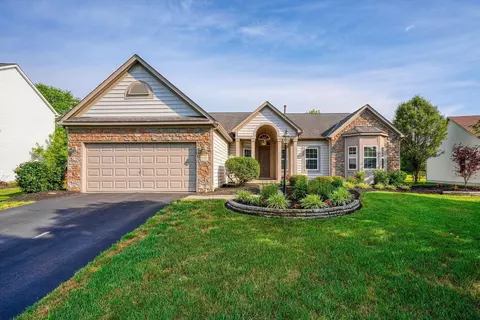 2727 Abbey Knoll Dr, Lewis Center, OH 43035