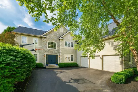 8241 Timber Mist Ct, Dublin, OH 43017
